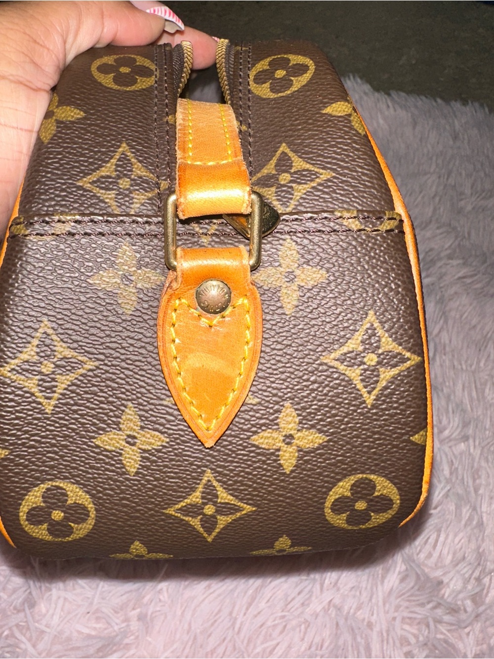 Authentic Louis Vuitton Monogram Canvas Blois Bag (1995) - Picture 3 of 16